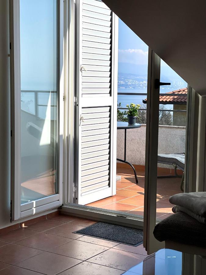 Apartment Lady Daniela Mit Meerblick In Lovran Eksteriør billede